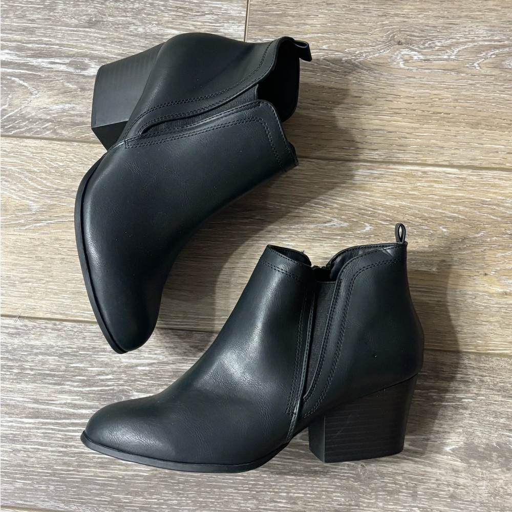Steve Madden Ankle Boots 8.5M Nadine Black Faux Leather Zip Booties Preppy